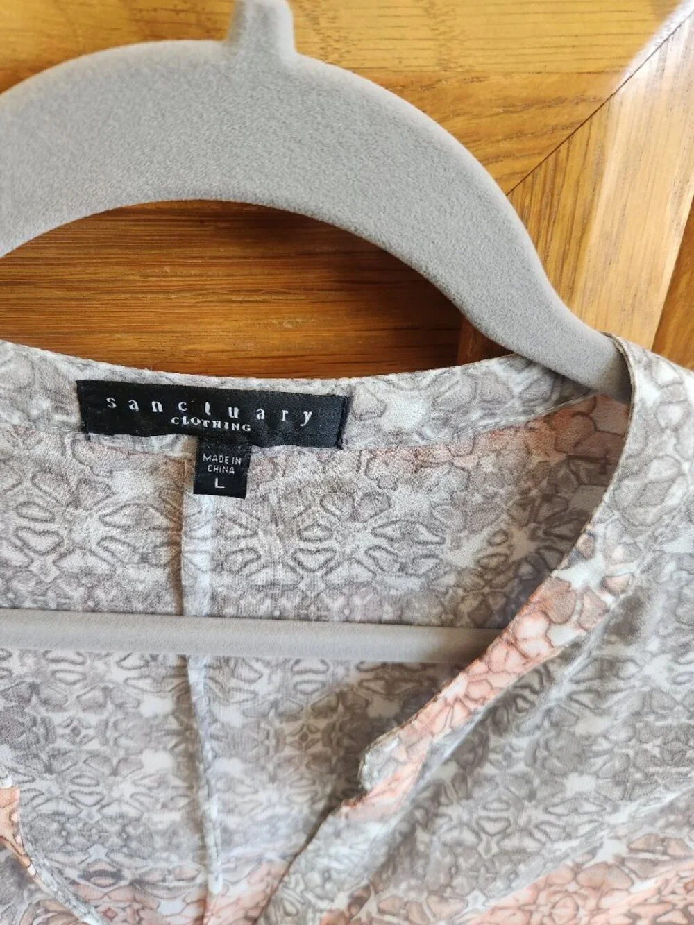 Sanctuary Floral Print Button Front Top | Size L| Gray, Coral multi color